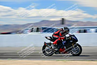 media/Mar-25-2024-Moto Forza (Mon) [[8d4319bd68]]/4-Novice Group/Session 4 Front Straight Speed Pans/